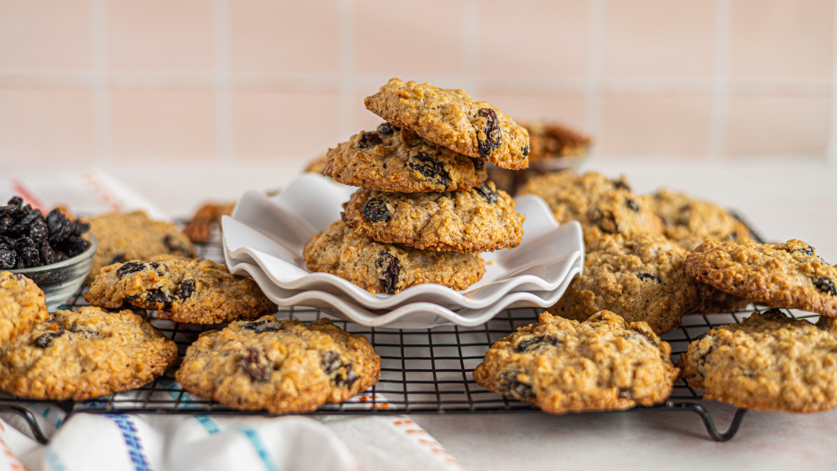 Best Oatmeal Raisin Cookies